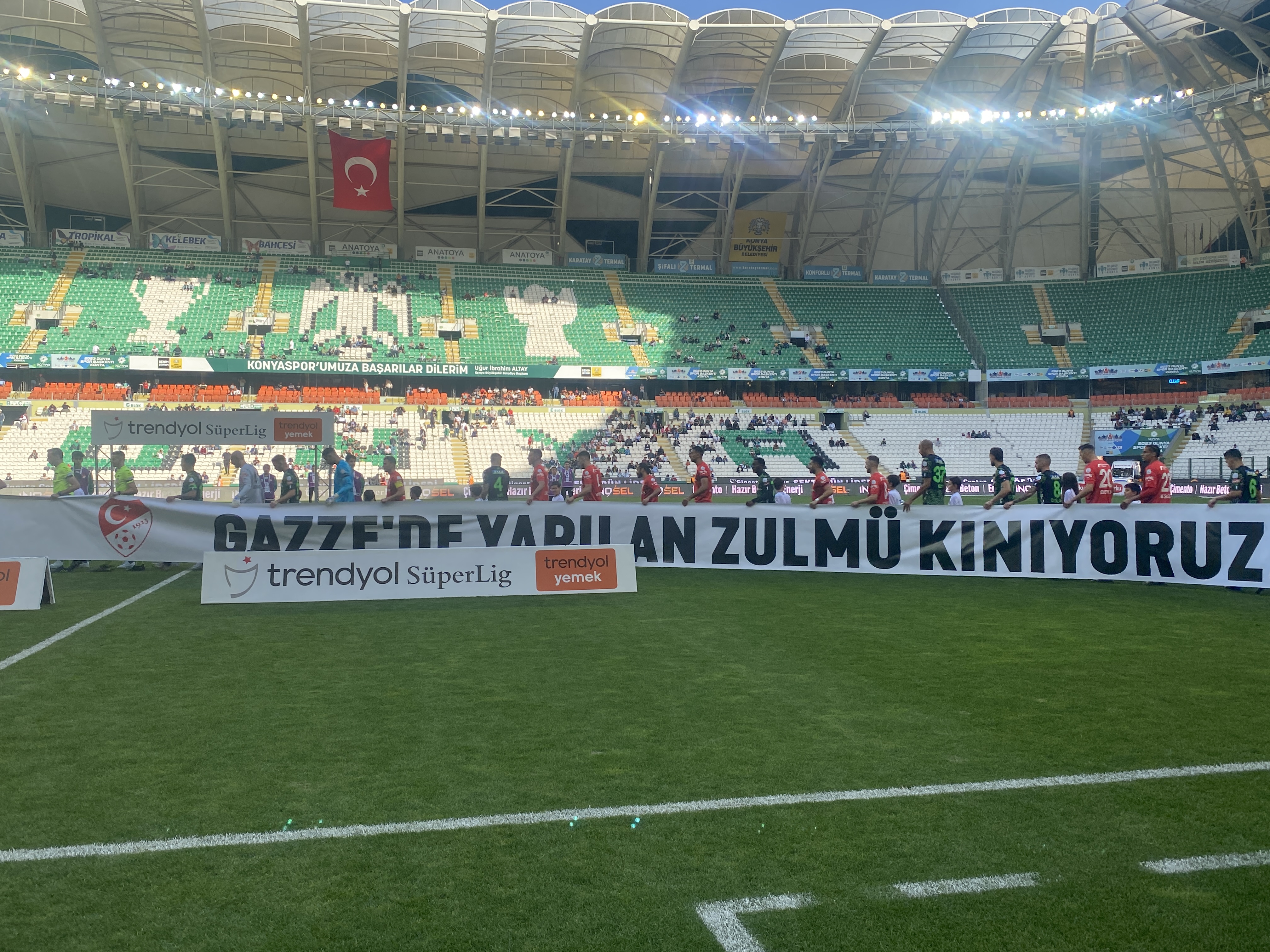 konyaspor-filistinli-kardeslerini-unutmadi.jpg