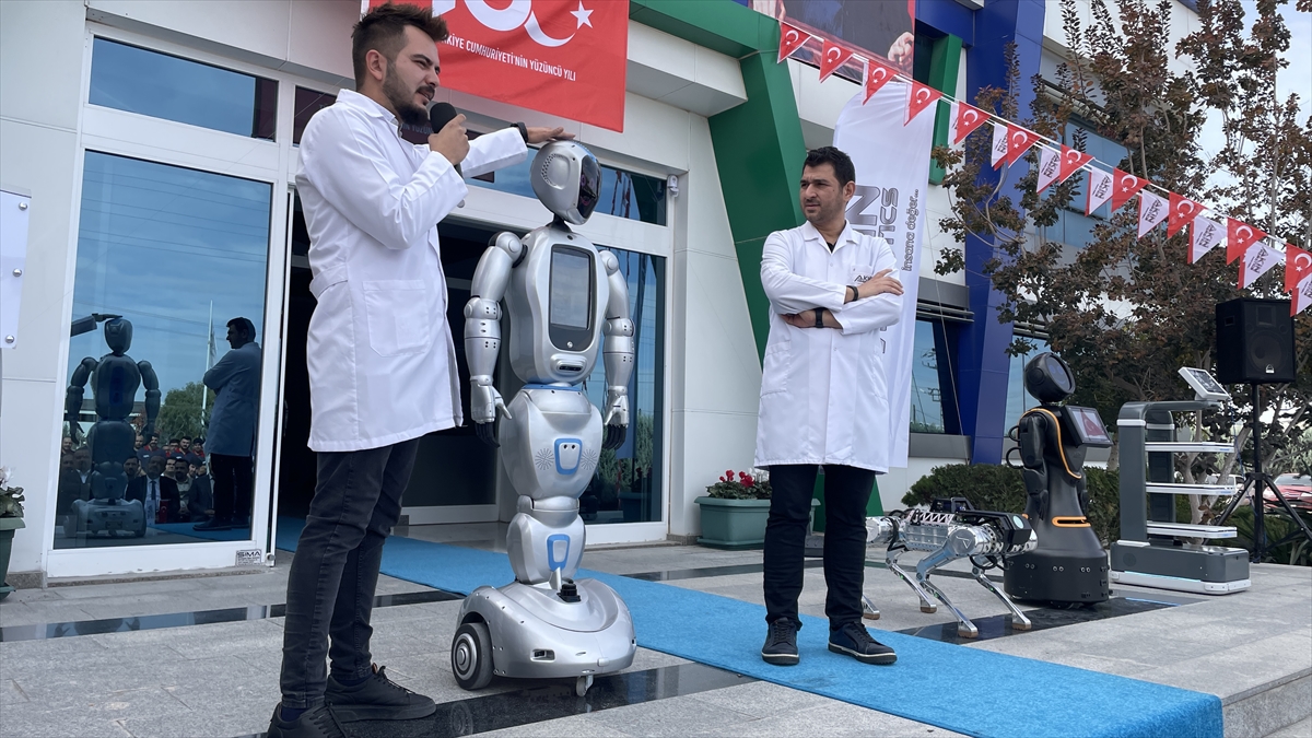 konyada-uretilen-ada-7-robotun-tanitimi-yapildi.jpg