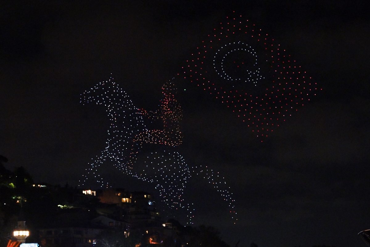istanbul-bogazinda-2023-dronla-100-yil-gosterisi.jpg