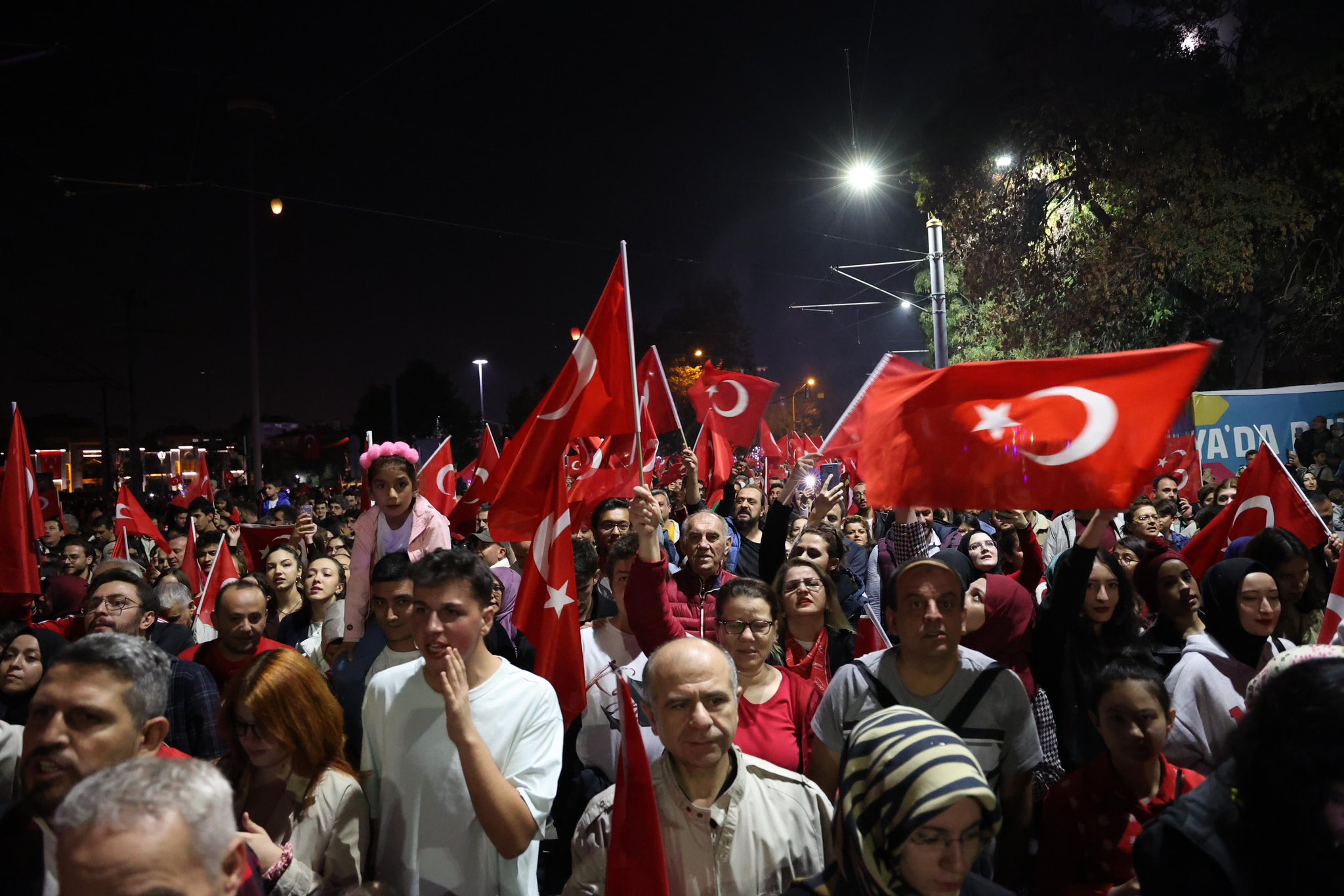 konyada-cumhuriyetin-100-yili-fener-alayiyla-kutlandi-001.jpeg