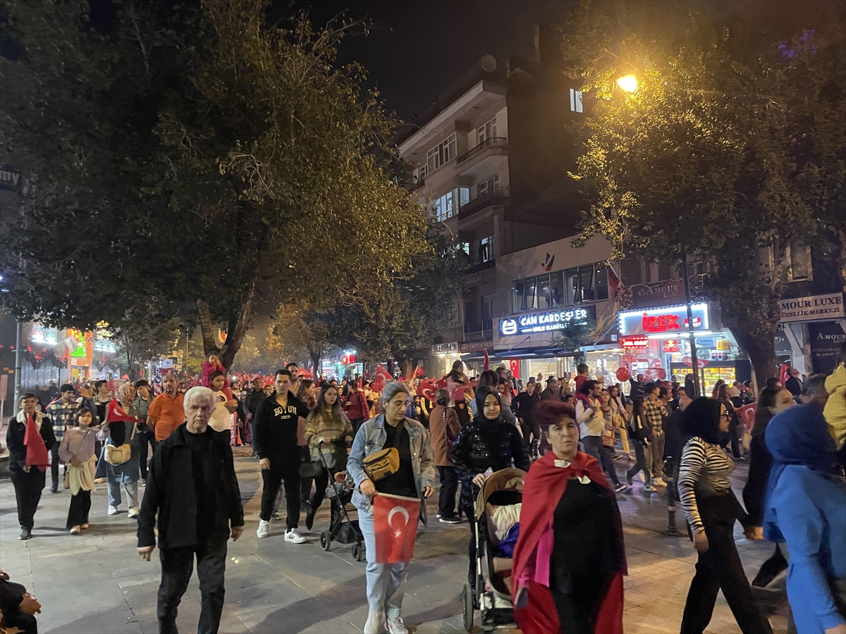 konyada-cumhuriyetin-100-yili-fener-alayiyla-kutlandi.jpg
