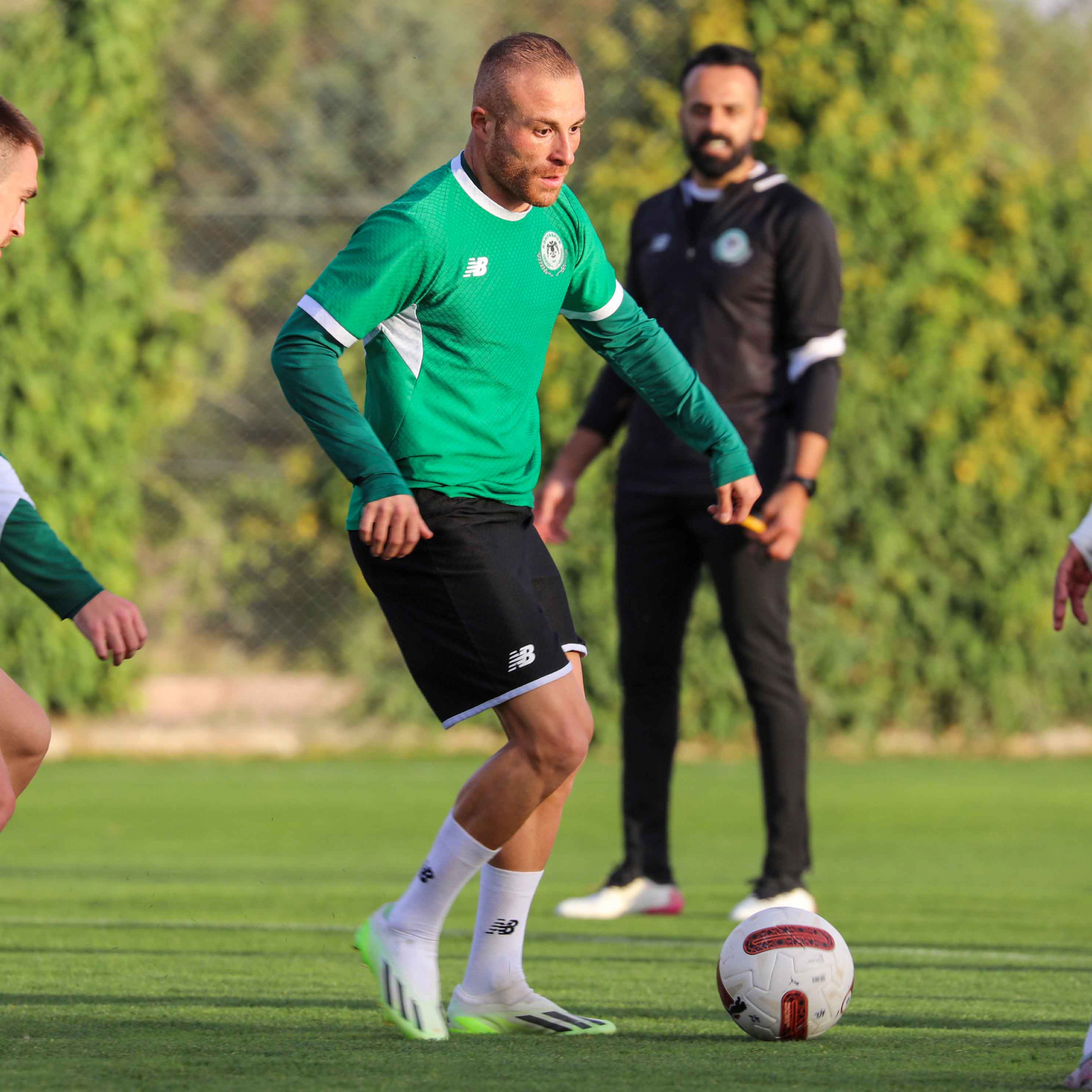 konyaspor-hakan-keles-ve-ekibini-boyle-tanitti-003.png