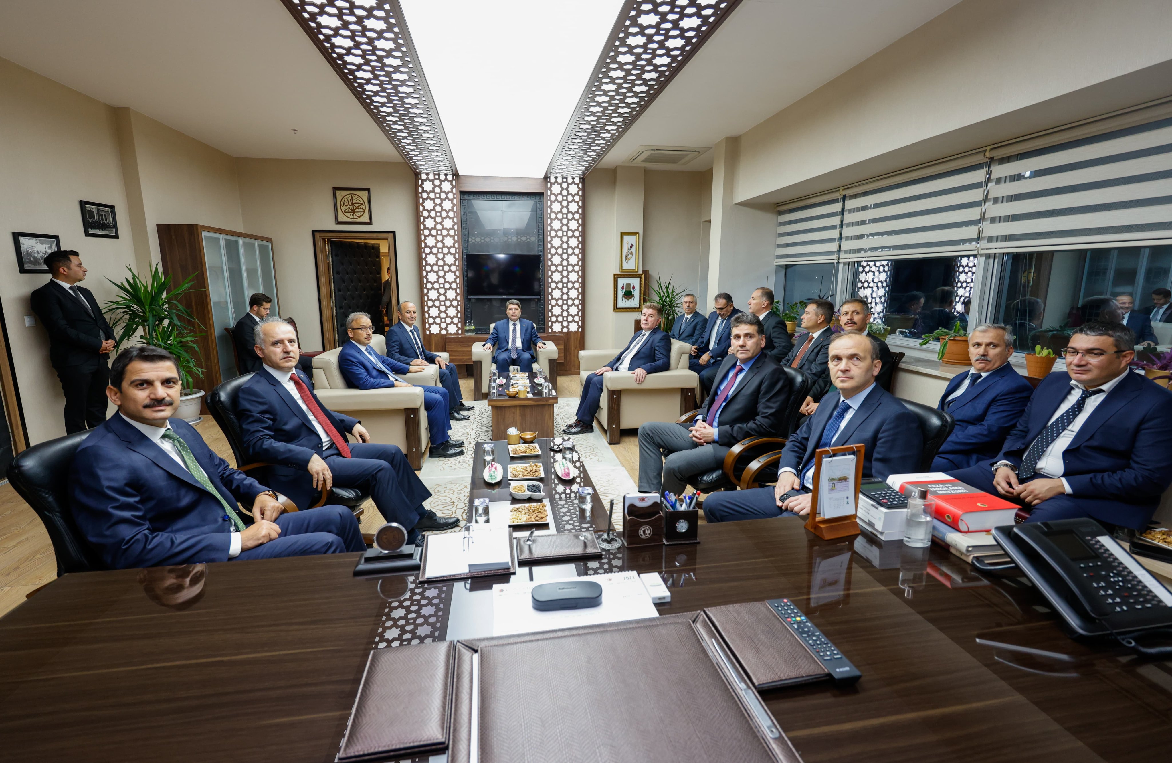 adalet-bakani-tunc-konyada-hakim-ve-savcilara-gorustu.jpeg