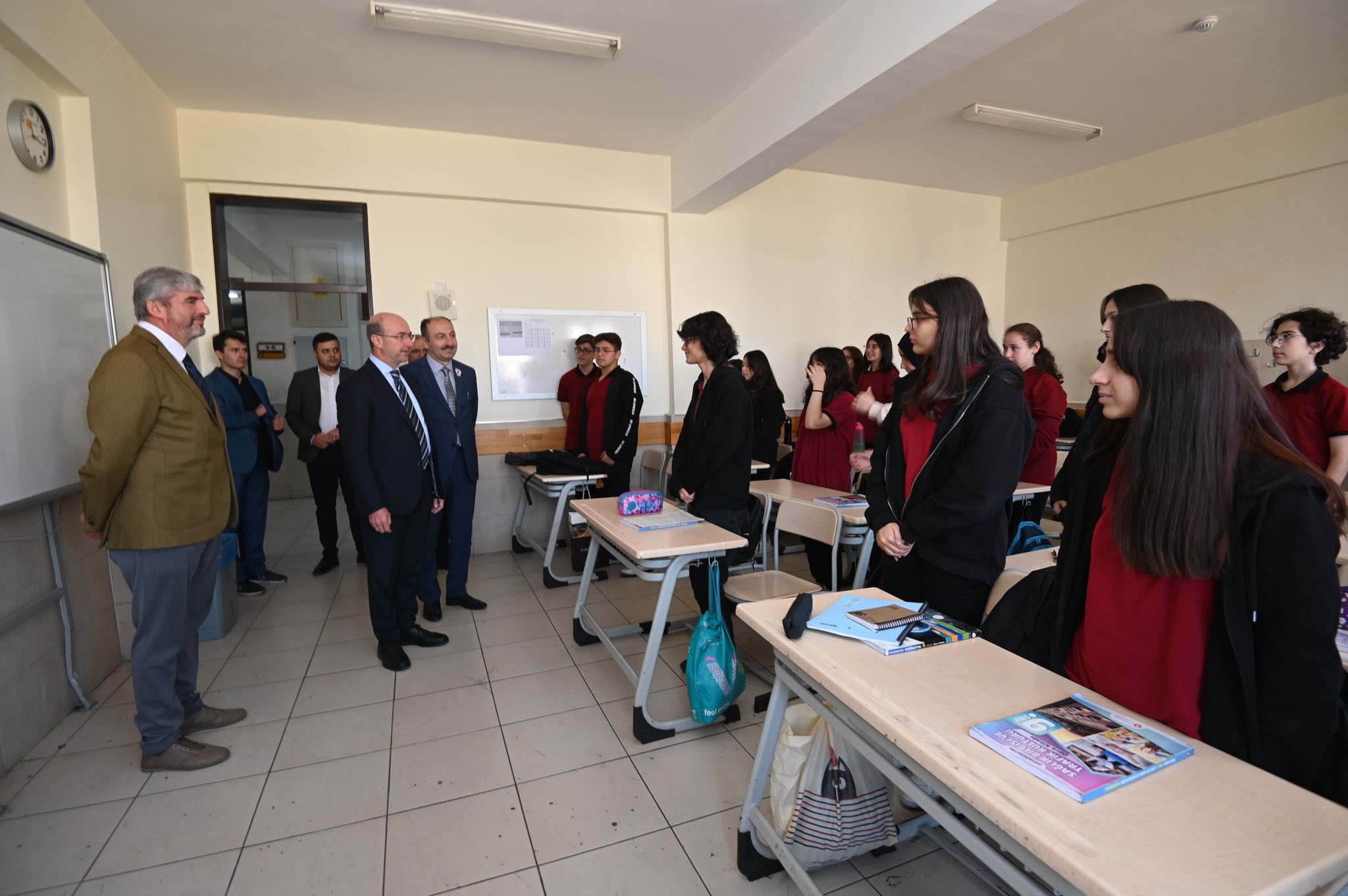 baskan-pekyatirmaci-okul-ziyaretlerini-surduruyor-001.jpg