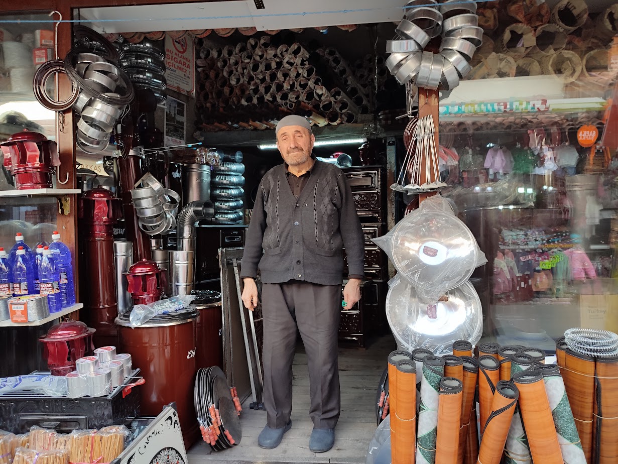 konyanin-sobacilari-hem-kisi-hem-musterilerini-bekliyor-002.jpg