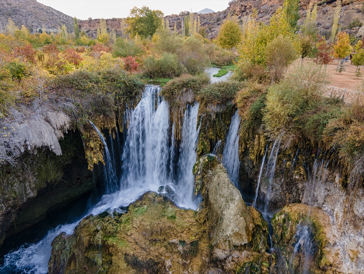 konyanin-gozdesi-sonbaharda-ayri-bir-guzellige-burunuyor-001.jpg