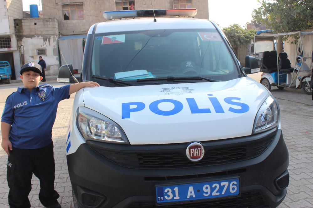 down-sendromlu-mehmet-bir-gunlugune-polis-oldu.jpg