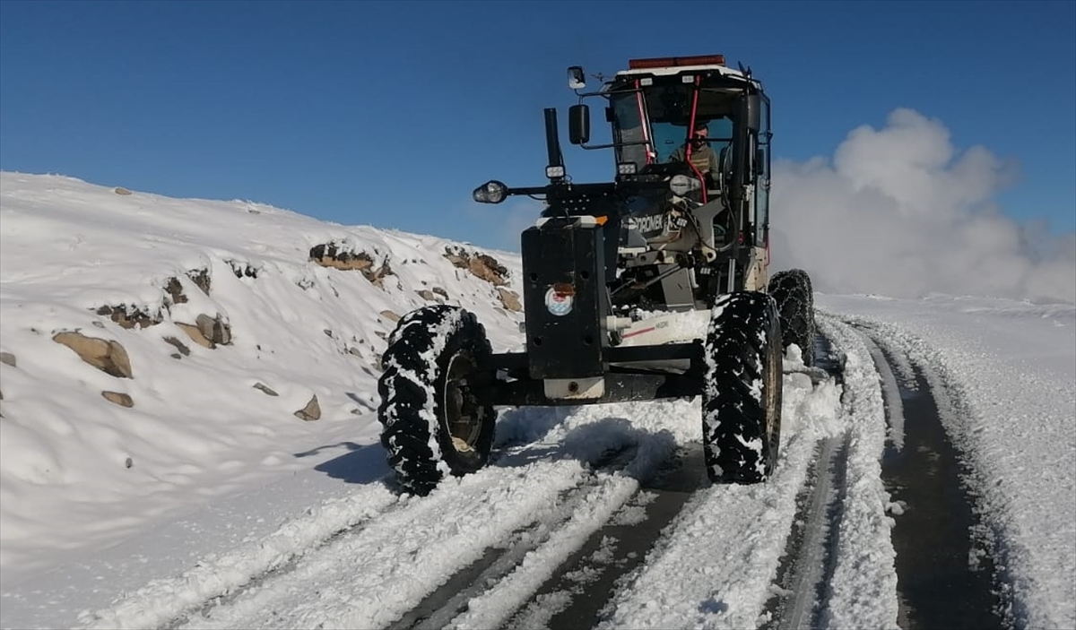 beyaz-bereket-bastirdi-14-yerlesim-yerinin-yolu-kapandi.jpg