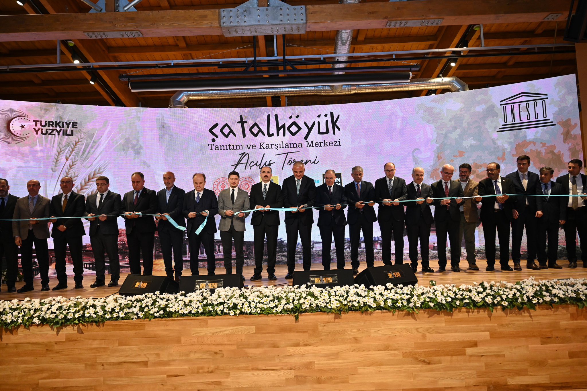 bakan-ersoy-konyada-turkiyenin-en-buyuk-ahsap-kamu-binasini-acti.jpeg