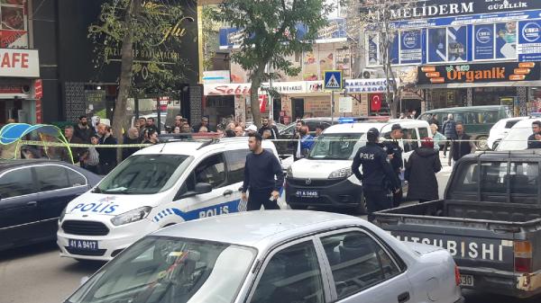 kan-donduran-vahset-eski-esini-yemek-yerken-oldurdu.jpg