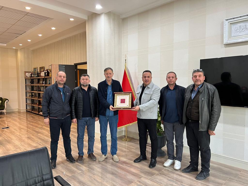 baskan-unlugul-korkmaza-ahilik-sancagi-takdim-etti.jpg