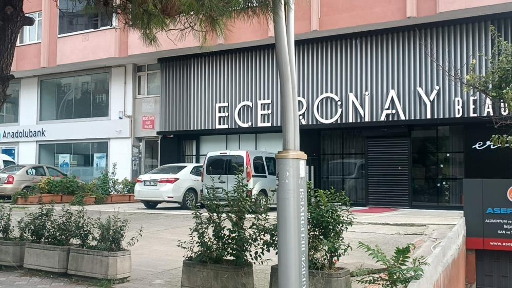 fenomen-ece-ronayin-guzellik-merkezi-kursunlandi-001.jpg