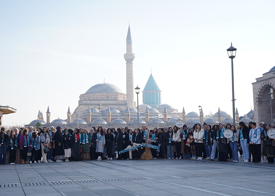 universiteli-gencler-konyayi-gezdi-etliekmek-yapti.jpg