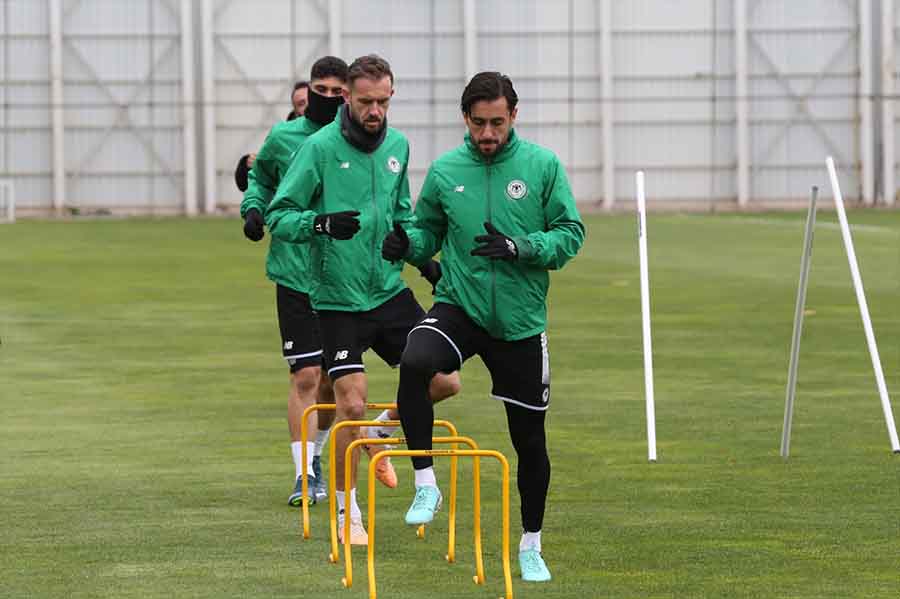 konyaspor-teknik-direktoru-hakan-kelesten-taraftara-cagri-002.jpg