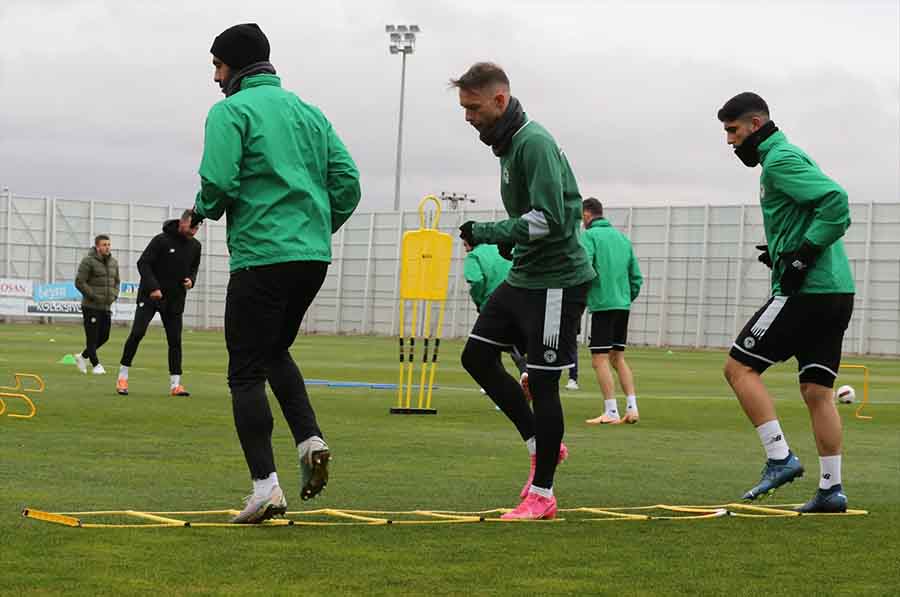 konyaspor-teknik-direktoru-hakan-kelesten-taraftara-cagri-003.jpg