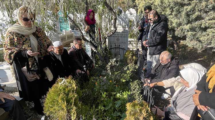 vasiyeti-uzerine-konyaya-defnedilen-fransiz-profesor-mezari-basinda-anildi.jpg