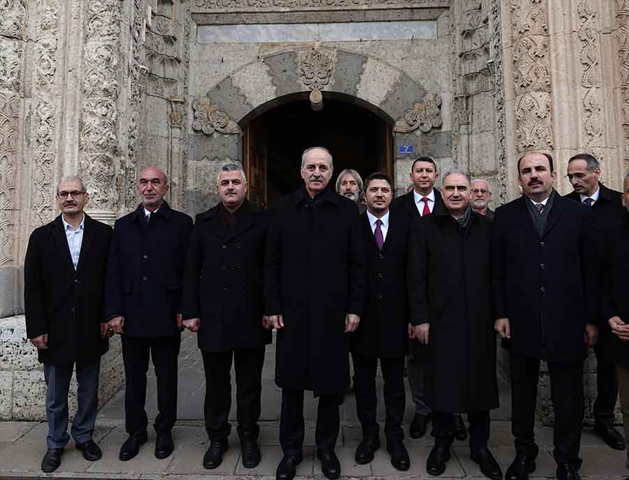 tbmm-baskani-kurtulmus-konyadaki-esrefoglu-camisini-ziyaret-etti.jpg