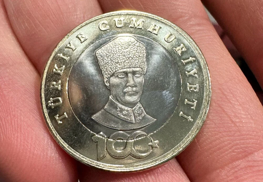 darphaneden-madeni-5-liradaki-ataturk-rolyefi-icin-aciklama-001.webp