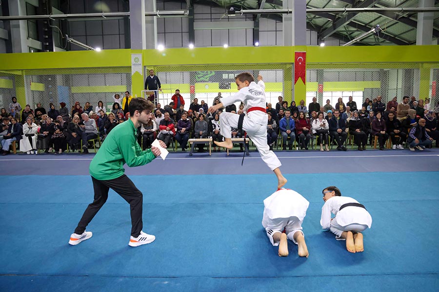 konyada-meram-belediyesporlu-taekwondocular-yeni-kusaklarina-kavustu.jpg