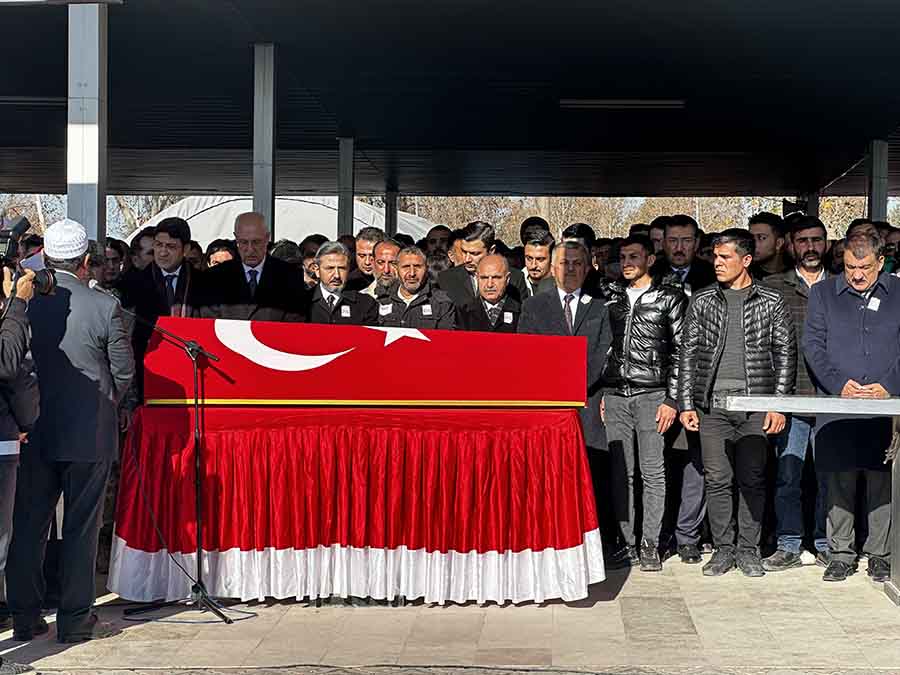 pence-kilit-sehidimiz-emre-taskin-memleketi-malatyada-topraga-verildi.jpg