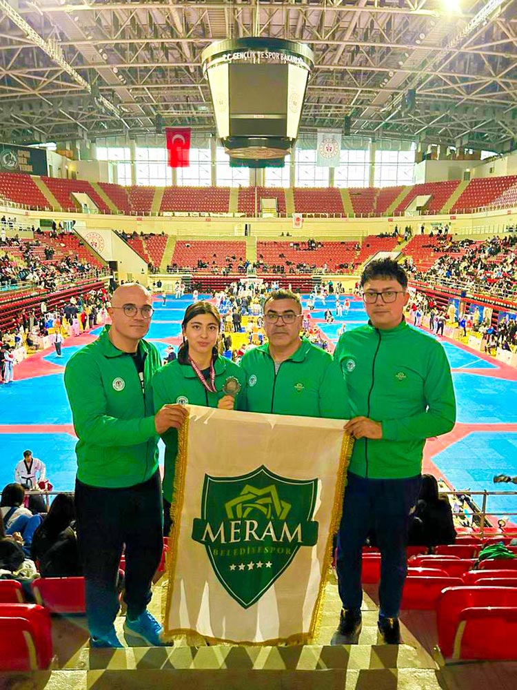 meram-belediyesporlu-azra-bezirganci-gumus-madalyanin-sahibi-oldu.jpg