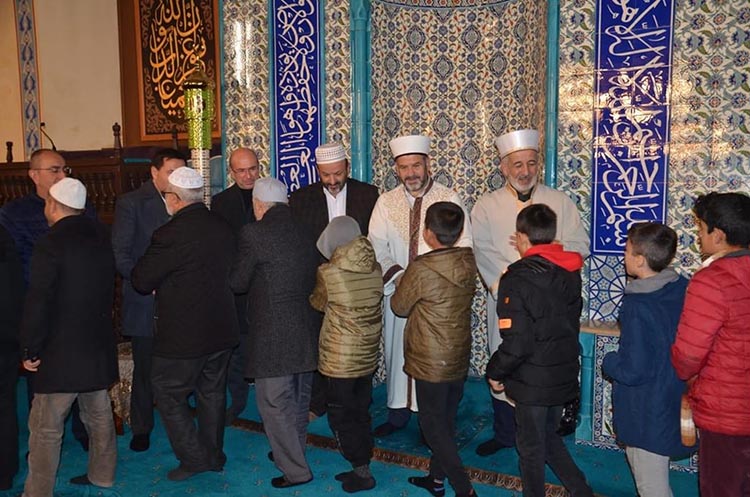 konyalilar-yeni-yilin-ilk-sabah-namazinda-kapu-camiinde-bulustu-002.jpg