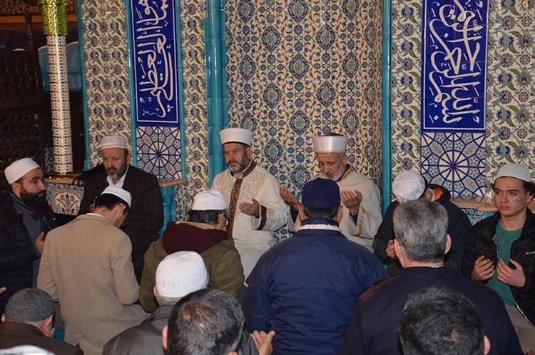 konyalilar-yeni-yilin-ilk-sabah-namazinda-kapu-camiinde-bulustu-003.jpg