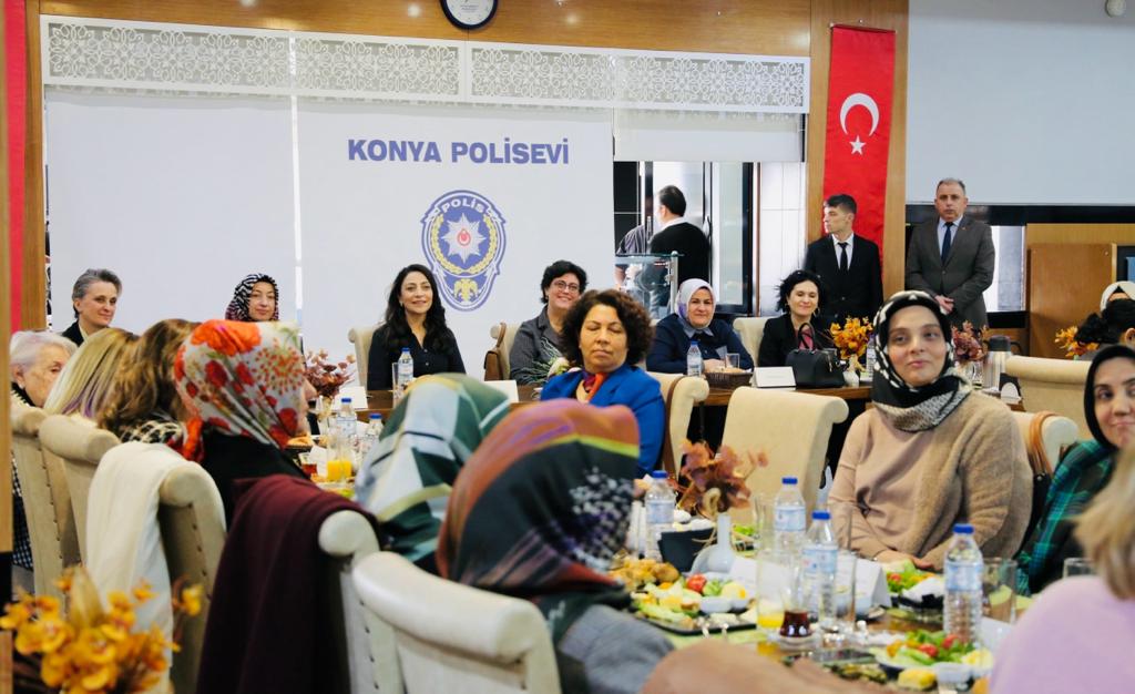 konya-protokolunun-esleri-kahvaltida-bulustu-001.jpg