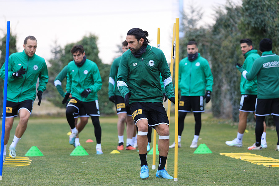 konyaspor-yarin-istanbulspora-konuk-olacak-001.jpg