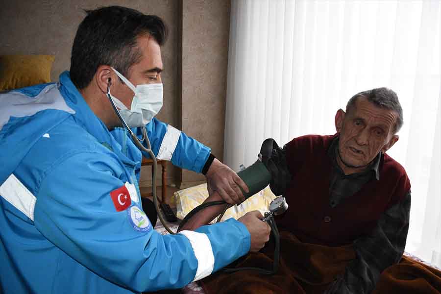 konyada-yataga-bagimli-gazi-20-yildir-evde-saglik-hizmetinden-faydalaniyor.jpg