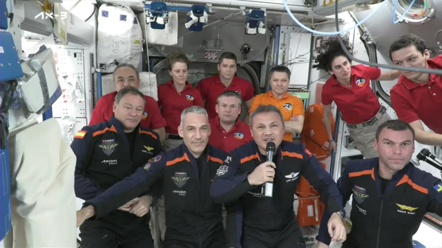ilk-turk-astronot-alper-gezeravci-uzay-istasyonunda-sehitlerimizi-andi-001.jpg