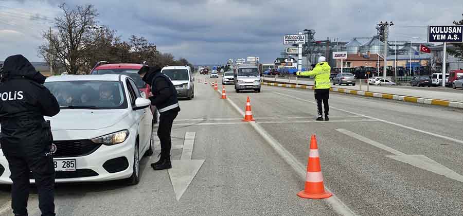 konyada-polis-ekiplerinden-asayis-ve-trafik-denetimi-002.jpg