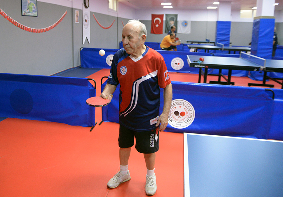turkiyenin-en-yasli-masa-tenisi-sporcusu-madalyalara-doymuyor-001.jpg
