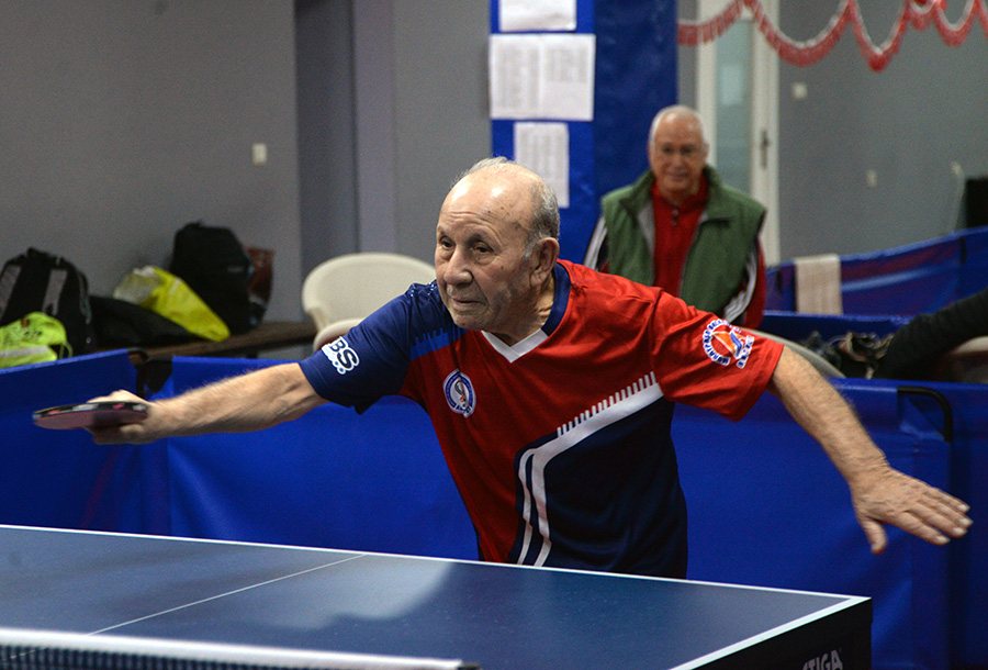 turkiyenin-en-yasli-masa-tenisi-sporcusu-madalyalara-doymuyor-002.jpg