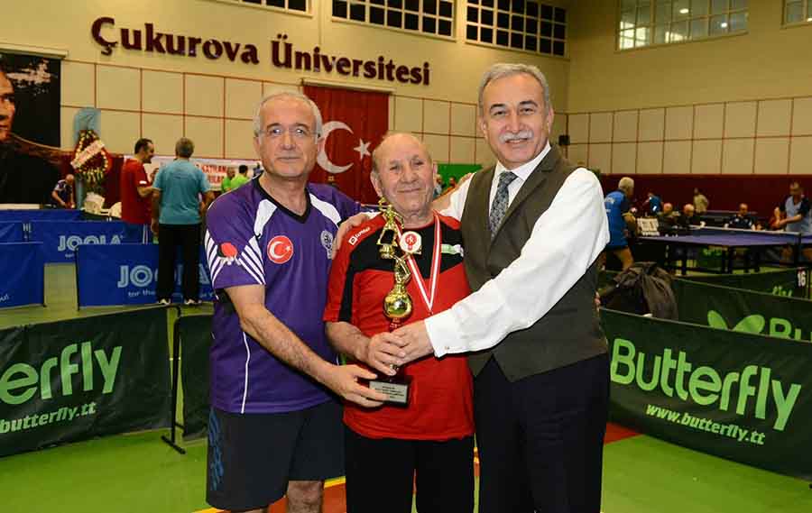 turkiyenin-en-yasli-masa-tenisi-sporcusu-madalyalara-doymuyor.jpg