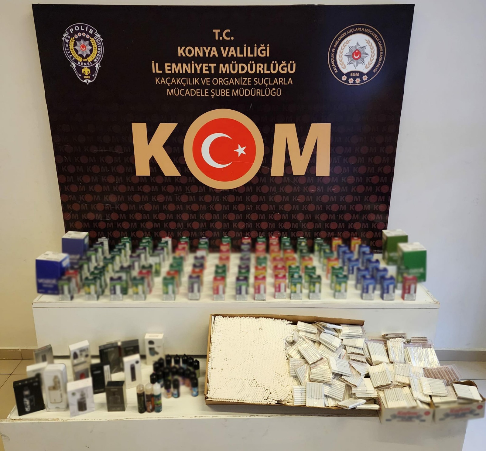 konyanin-4-ilcesinde-polis-ekiplerince-duzenlenen-kacakcilik-operasyonunda-13-supheli-gozaltina-alindi-operasyon-kapsaminda-25-milyon-liralik-kacak-urun-ele-gecirildi-002.jpg