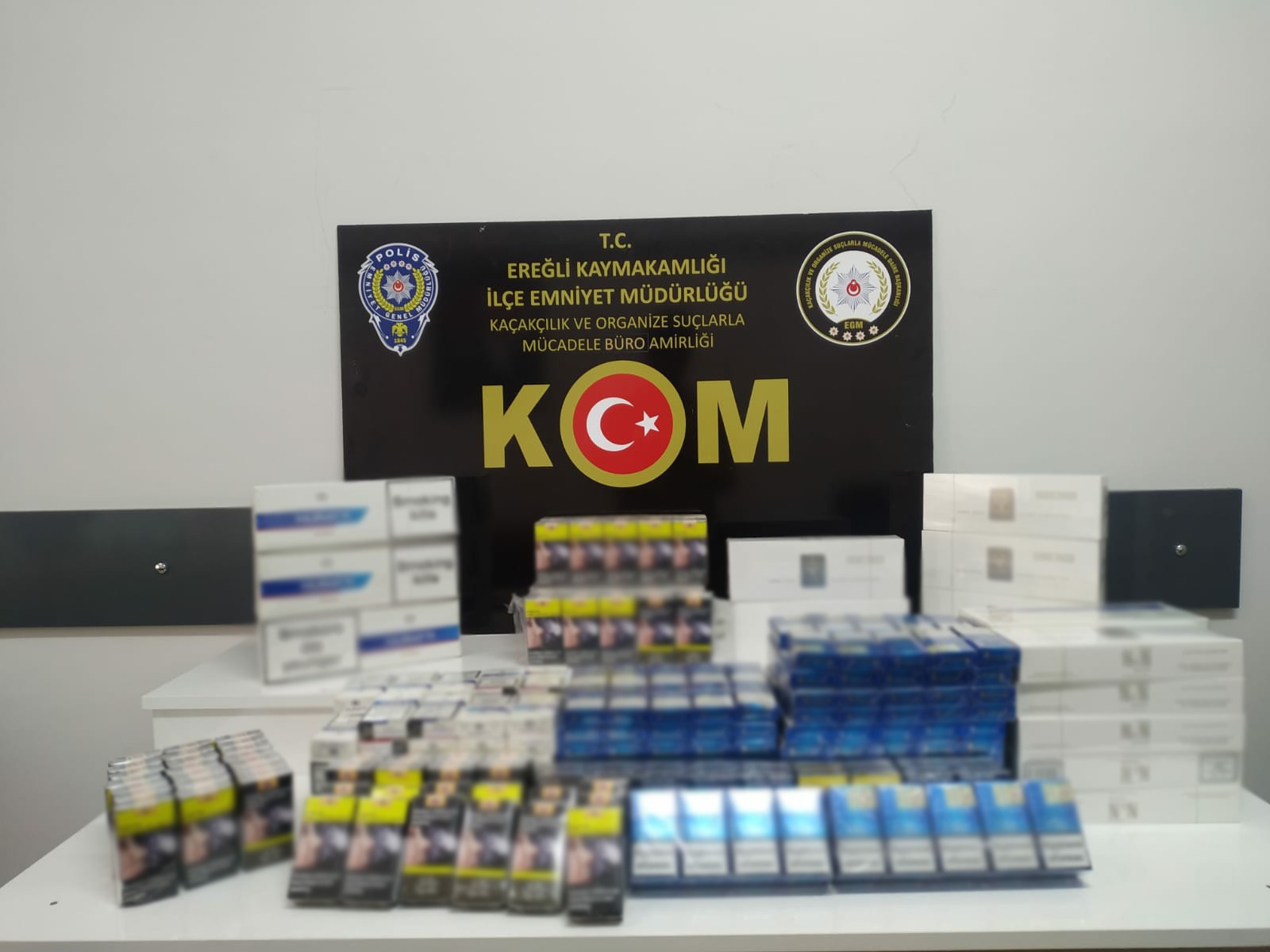 konyanin-4-ilcesinde-polis-ekiplerince-duzenlenen-kacakcilik-operasyonunda-13-supheli-gozaltina-alindi-operasyon-kapsaminda-25-milyon-liralik-kacak-urun-ele-gecirildi.jpg