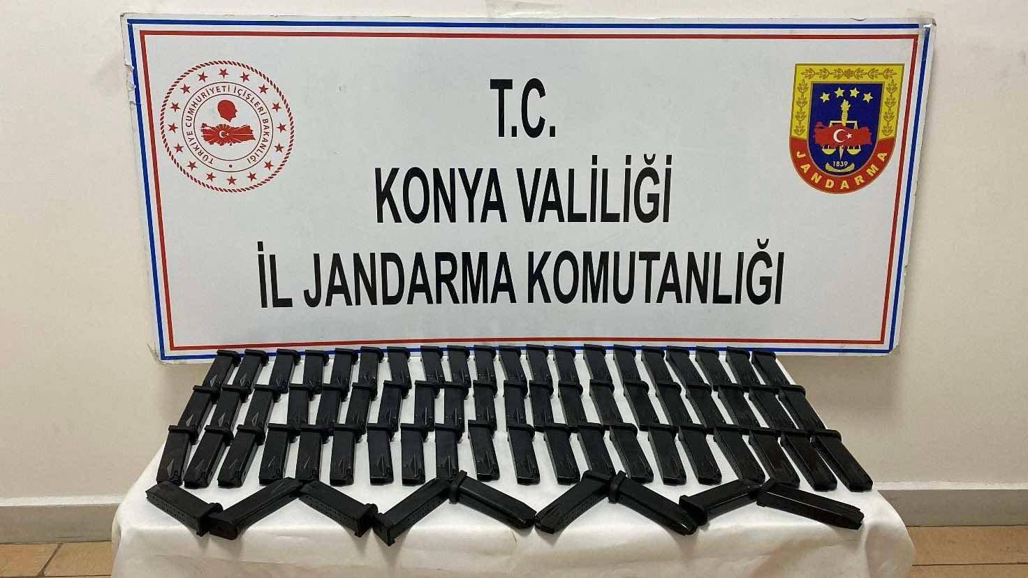 konyada-jandarma-operasyonu-yuzlerce-silah-ele-gecirildi-001.jpeg