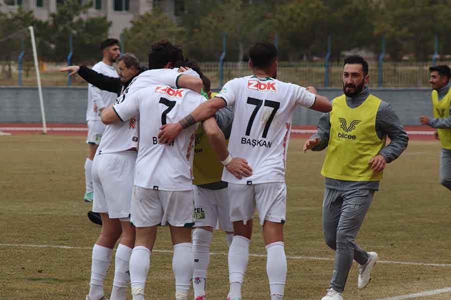 1922-konyaspor-evinde-hata-yapmadi.jpeg