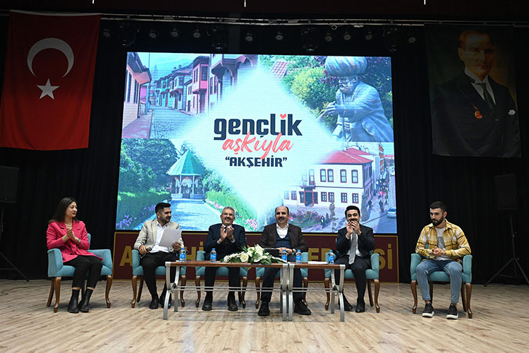 baskan-altay-genclerle-bulustu.jpg