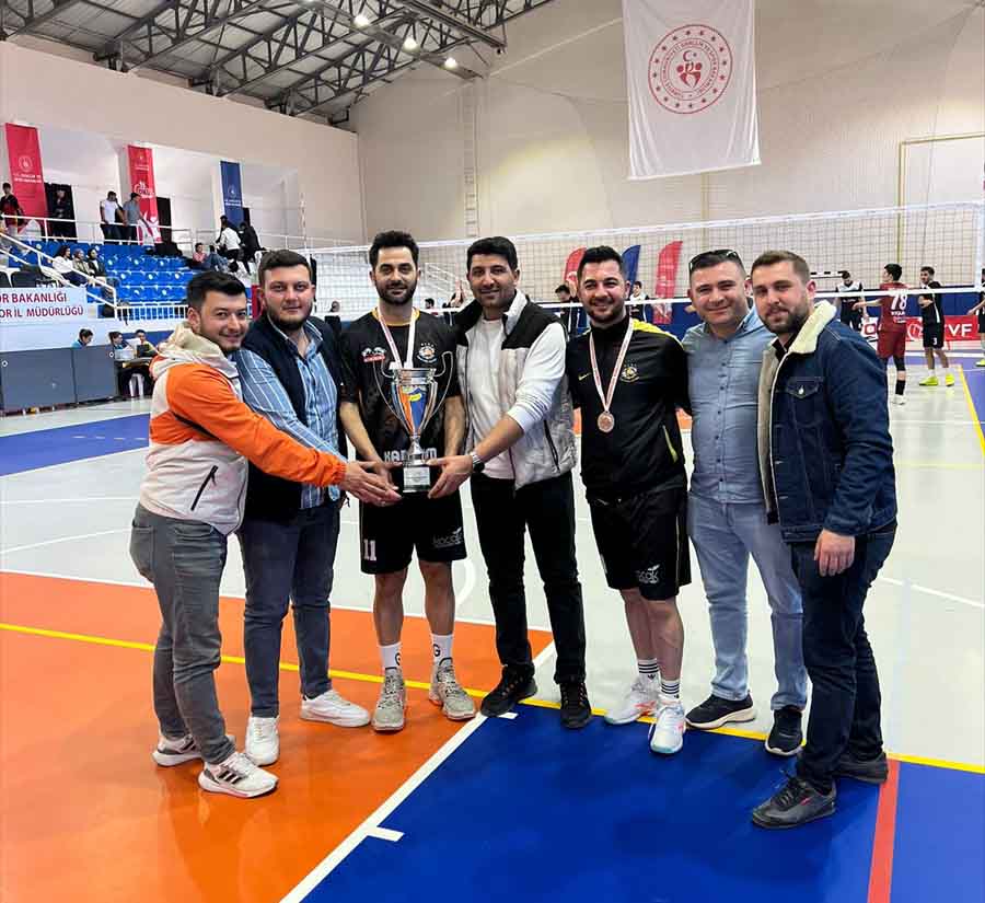 konya-ekibi-voleybolda-1-lige-yukseldi-002.jpg