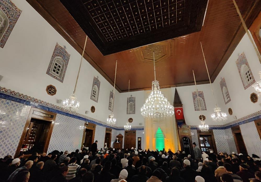 diyanet-isleri-baskani-erbas-ilk-teravih-namazini-haci-bayram-veli-camisinde-kildirdi.jpg