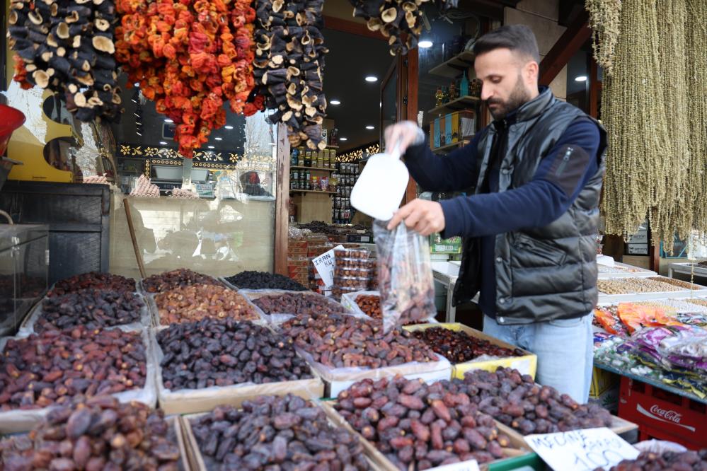 iftar-sofralarinda-yerini-aldi-iste-konyada-hurma-fiyatlari.jpg