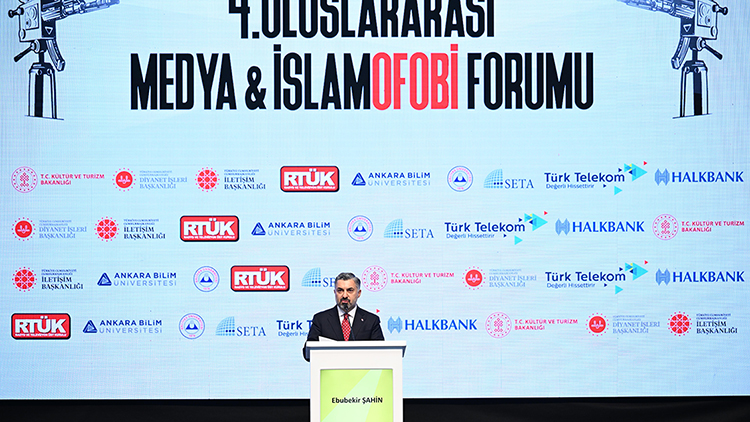 4-uluslararasi-medya-ve-islamofobi-forumu-basladi.jpg