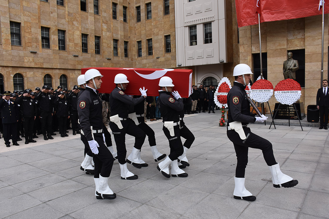 sirnakta-sehit-polis-firat-der-icin-toren-yapildi.jpg