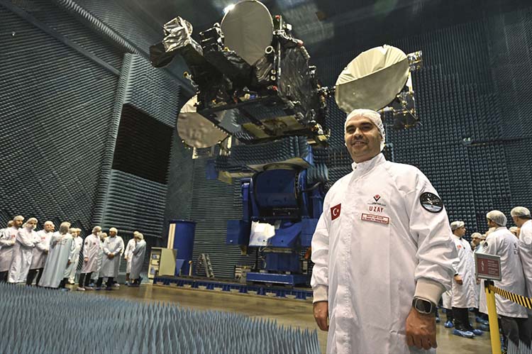 bakan-kacir-turksat-6anin-uzaya-gonderilecegi-tarihi-duyurdu.jpg