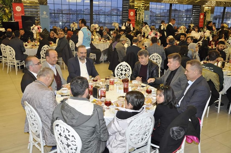 konyada-yetim-ogrenciler-ve-aileleri-iftar-sofrasinda-bulustu.jpg