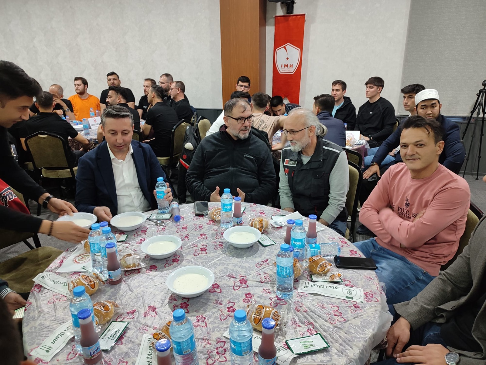 konyadaki-13-arama-ve-kurtarma-ekibi-iftarda-bulustu-001.jpeg