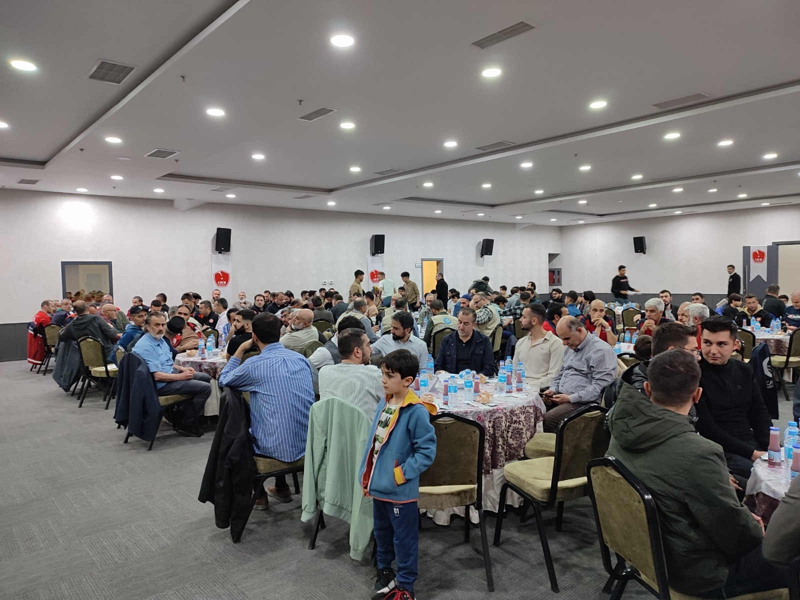 konyadaki-13-arama-ve-kurtarma-ekibi-iftarda-bulustu-002.jpeg