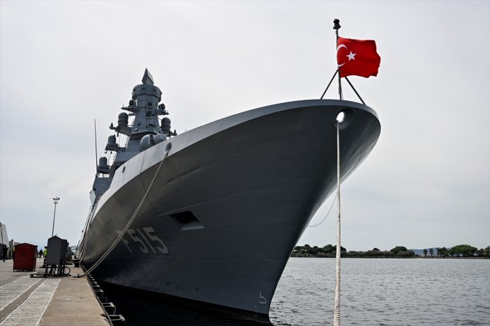 turk-donanmasi-icin-milli-ucak-gemisi-tasarlaniyor-004.jpg